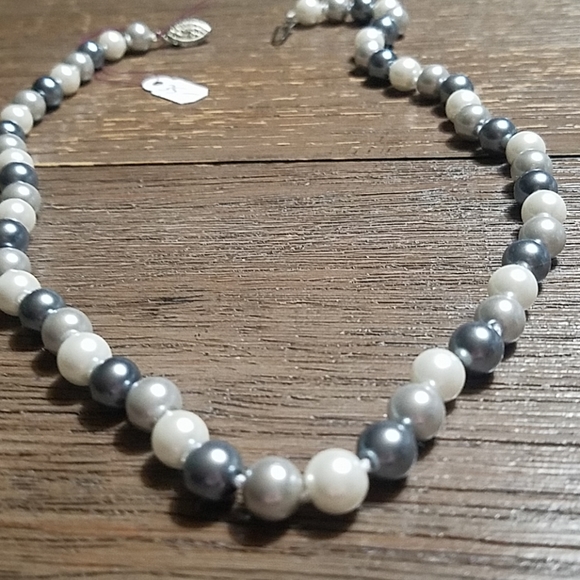 Tri colored silver akoya pearl necklace - Picture 5 of 8